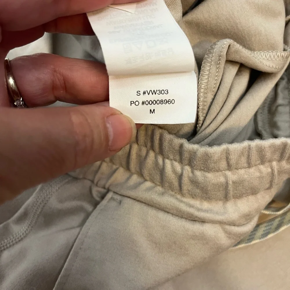 Vuori Women’s Performance Jogger Beige DreamKnit Lounge Pants Medium - Picture 6 of 7